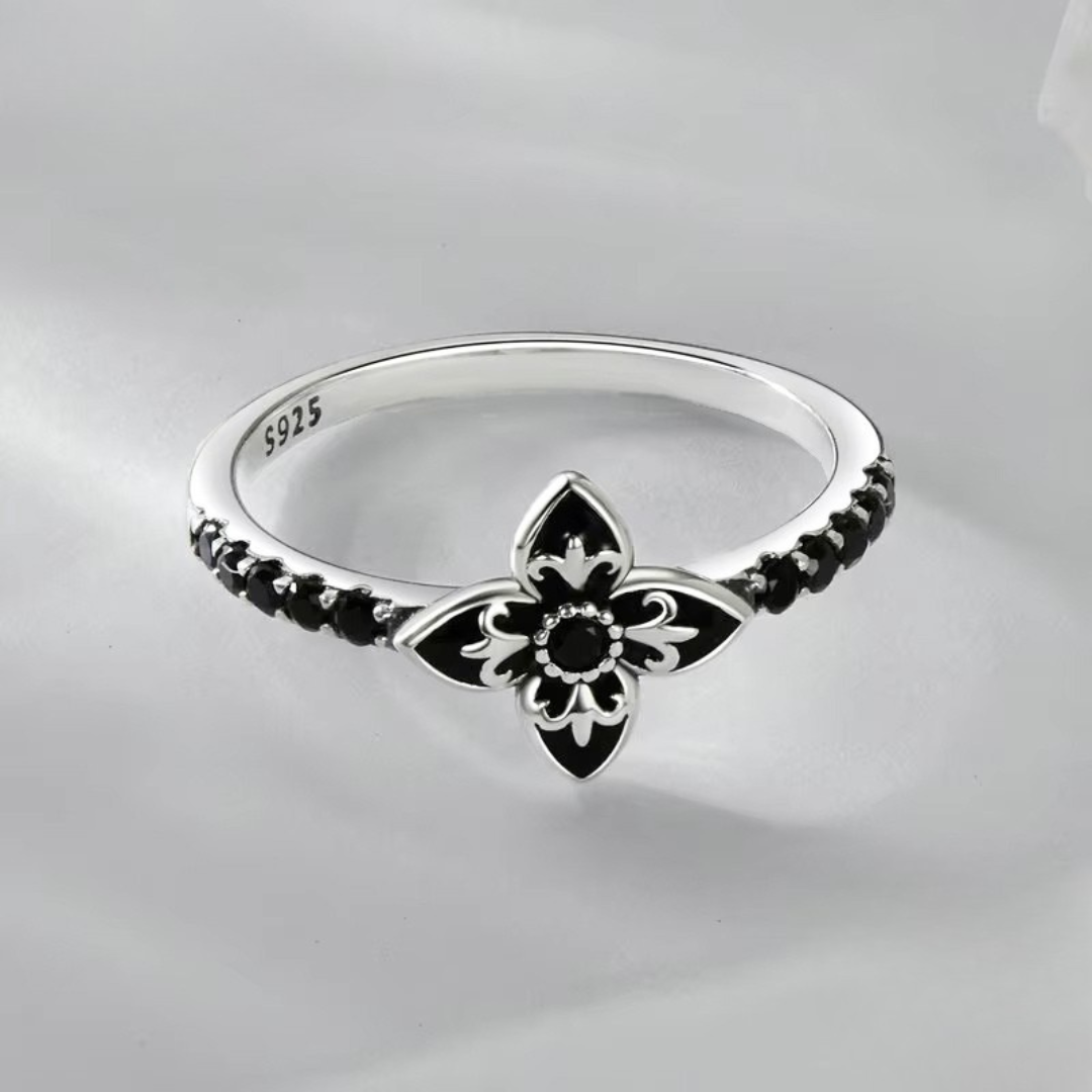 Anel Flor da Noite com Zircônias Negras Prata 925