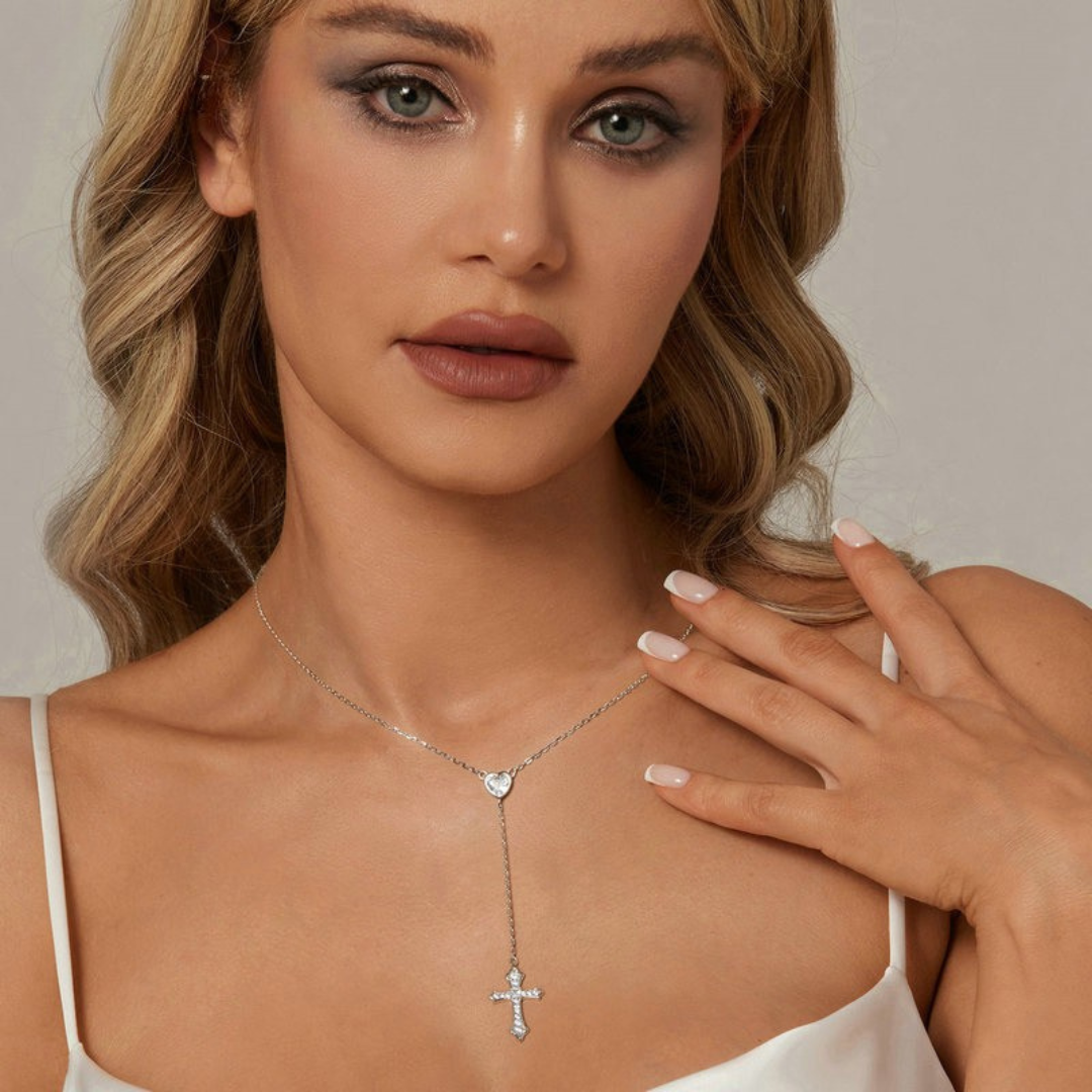 Colar Cruz com Coração Vazado em prata 925