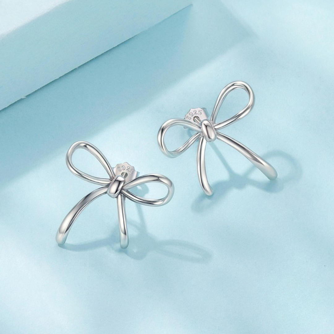 Brinco Laço Minimalista em prata 925