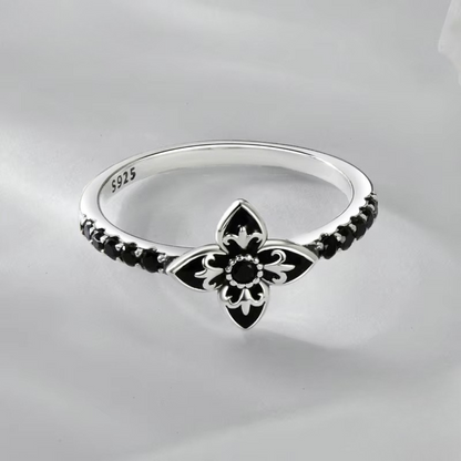 Anel Flor da Noite com Zircônias Negras Prata 925