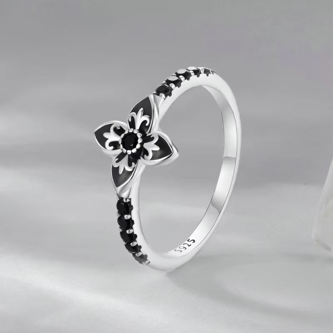 Anel Flor da Noite com Zircônias Negras Prata 925